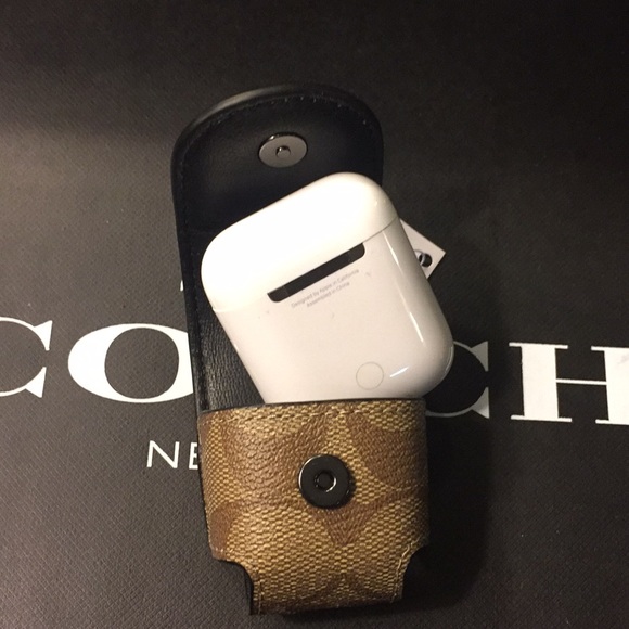 💥HOST PICK💥(UNISEX) COACH - EARBUD CASE BAG CHARM (NWT) - Picture 4 of 10